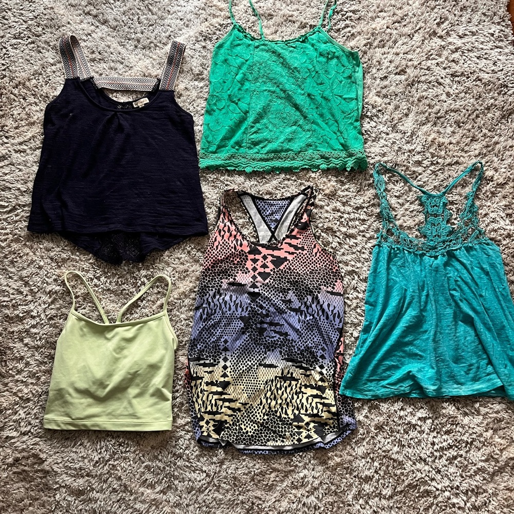 Tank top bundle - size medium!